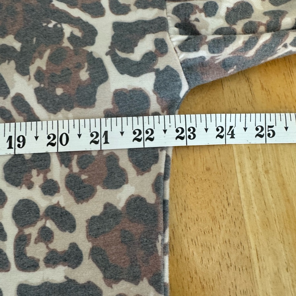 Venus Women’s Brown Muted Animal‎ Print Balloon Sleeve Oversized Top Size Medium - Picture 9 of 10
